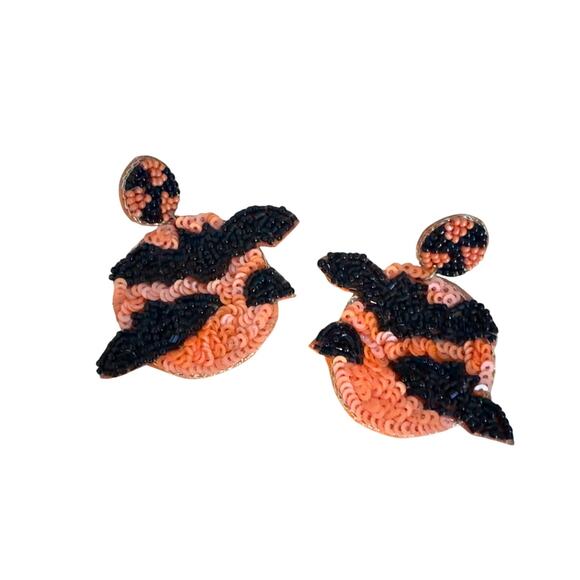 Halloween Bat Earrings l Holiday Earrings l Halloween Accessory l Gifts for Her - Picture 2 of 4